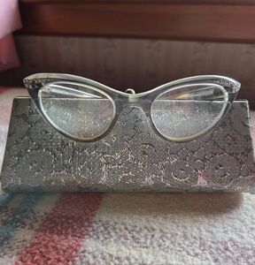 😎 Vintage Silver Cat-Eye Glasses with Case